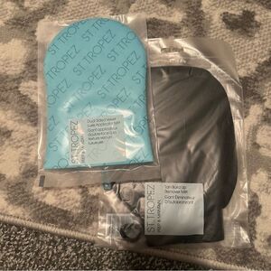 St. Tropez Velvet Applicator and Remover Mitt Set